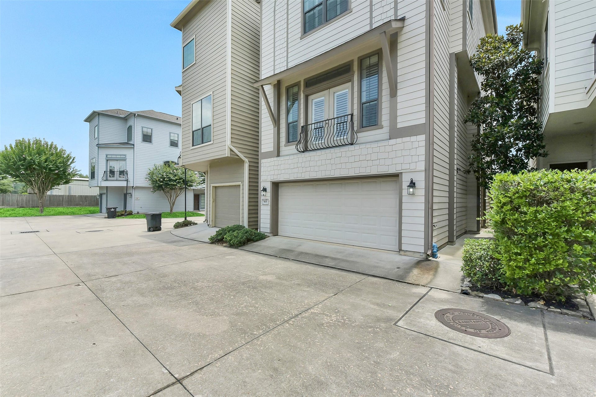 905 Garden Oaks Trace, Houston, TX 77018 A selling point of 905 Garden Oaks Trace is that it's in a very walkable pocket of Garden Oaks. Within about a 520 minute walk (0.21.0 mile) you'll find quite a few restaurants and cafes.