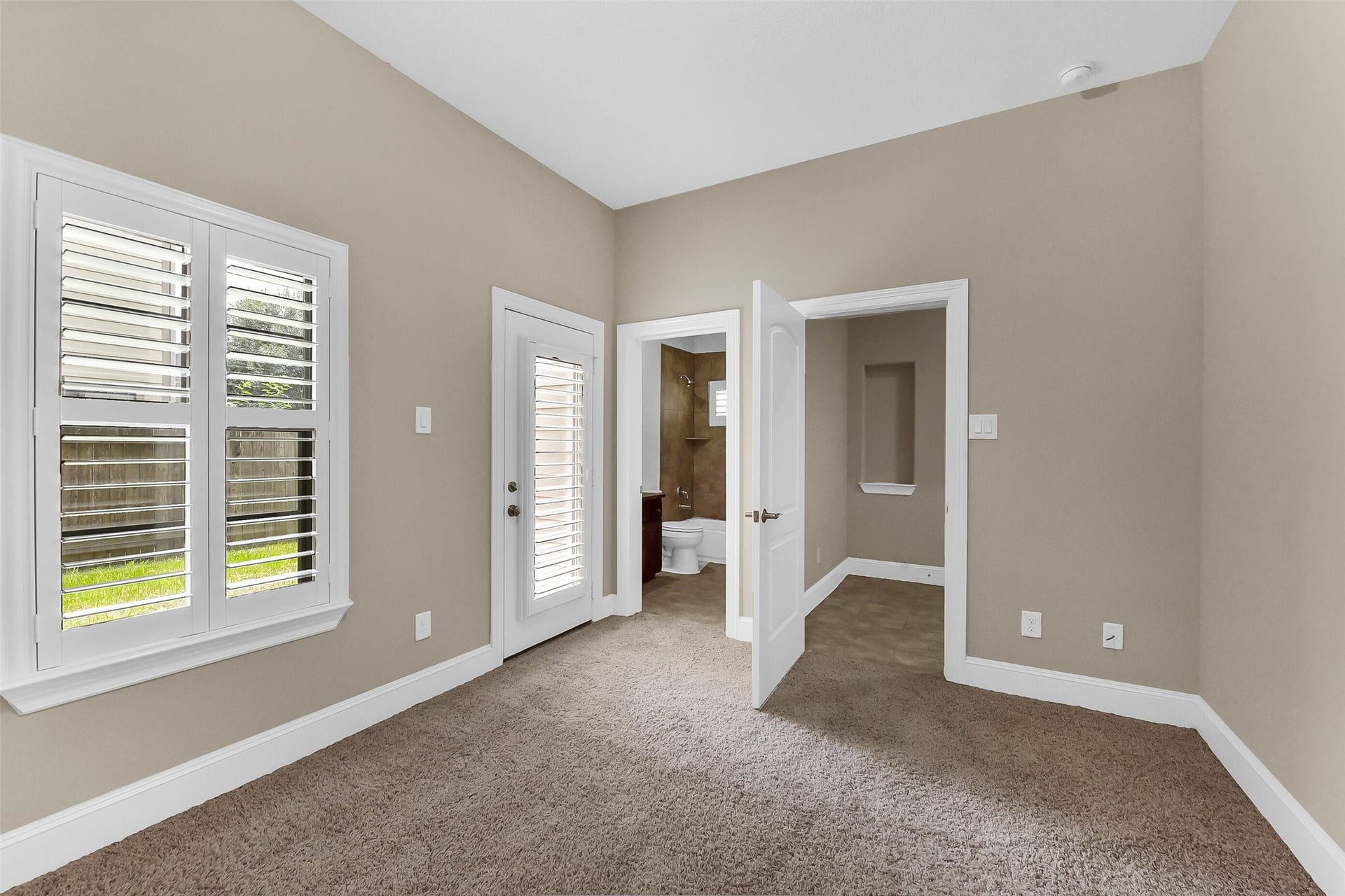 905 Garden Oaks Trace, Houston, TX 77018 Additional view of the first floor bedroom showing access to the en-suite bathroom and the backyard. This room would also make a great office.