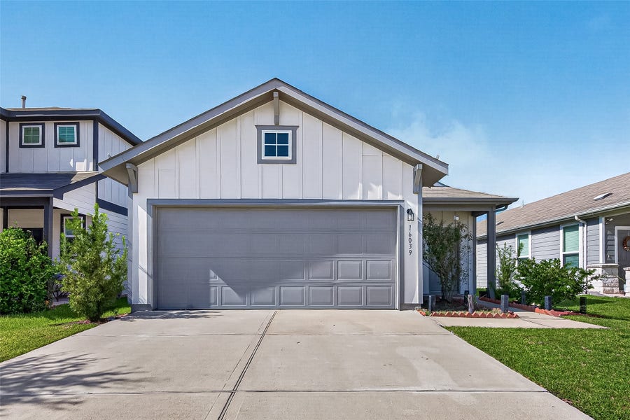 Property photo for 16039 Kingfield Haven Drive, Houston, TX