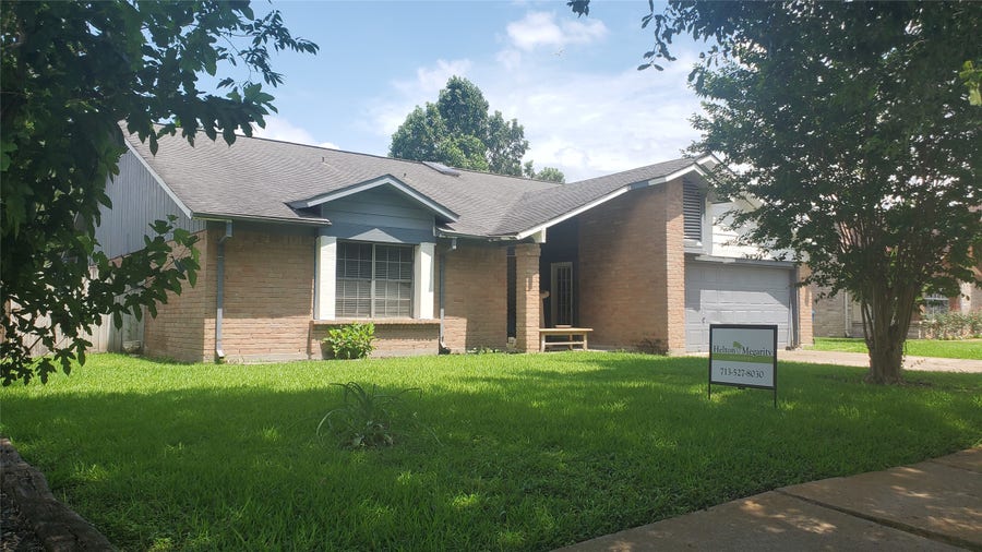 Property photo for 7131 Camino Verde Drive, Houston, TX