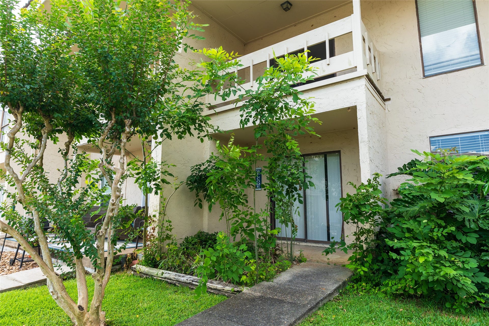 upclose front of property