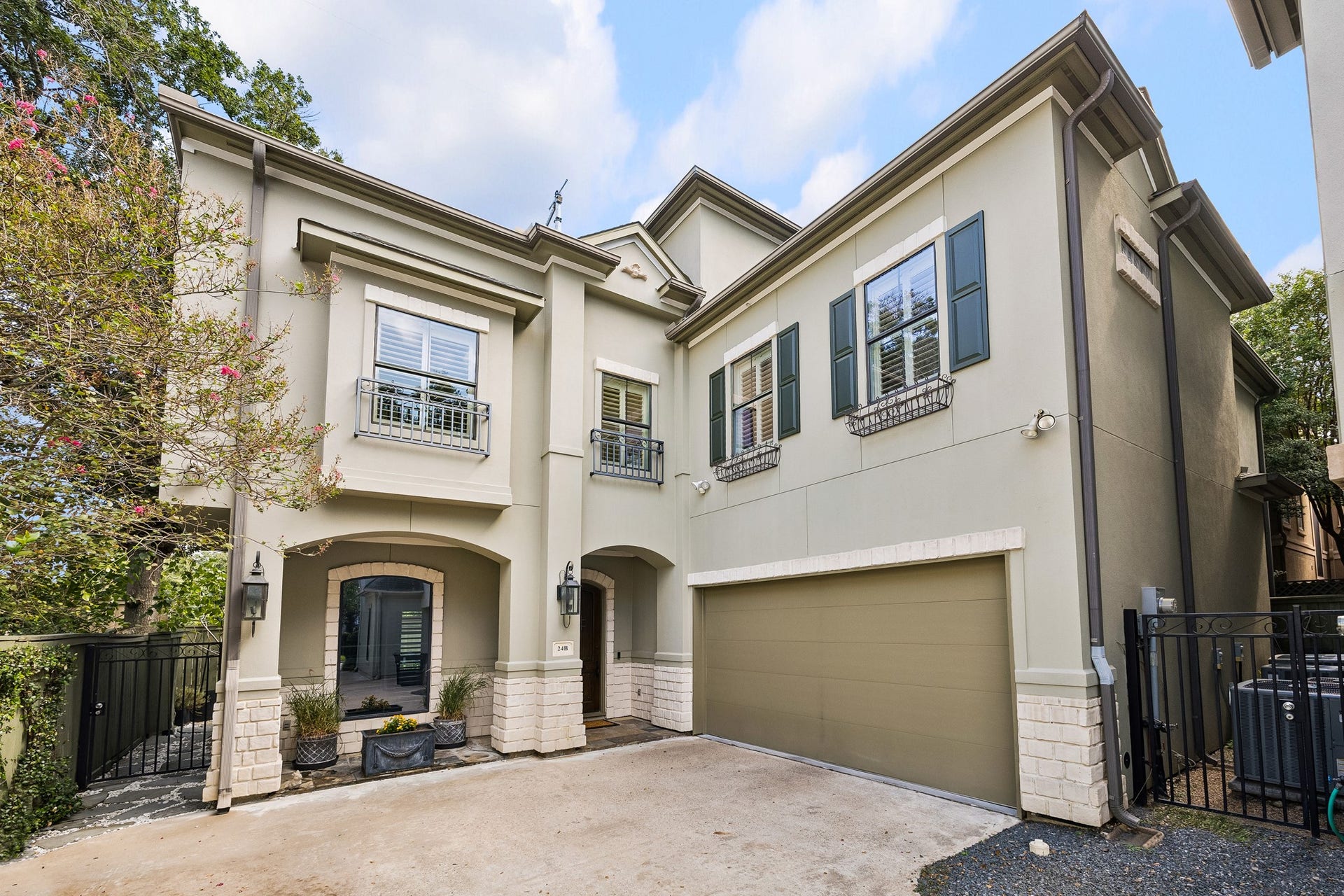 24 Hackberry Lane, #B, Houston, TX 77027 24 Hackberry Lane, #B, Houston, TX 77027