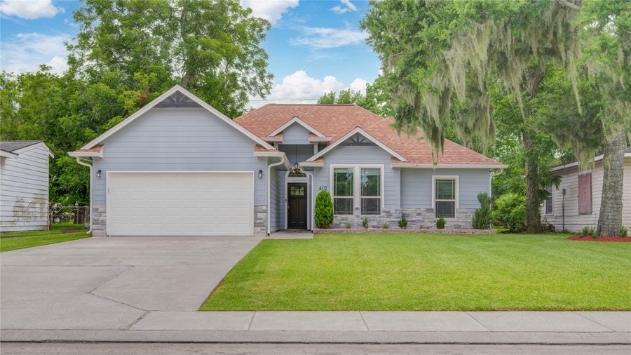 Property photo for 410 Winding Way Street, Lake Jackson, TX