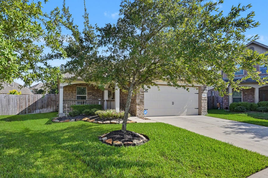 Property photo for 18303 Eli Cove Lane, Tomball, TX