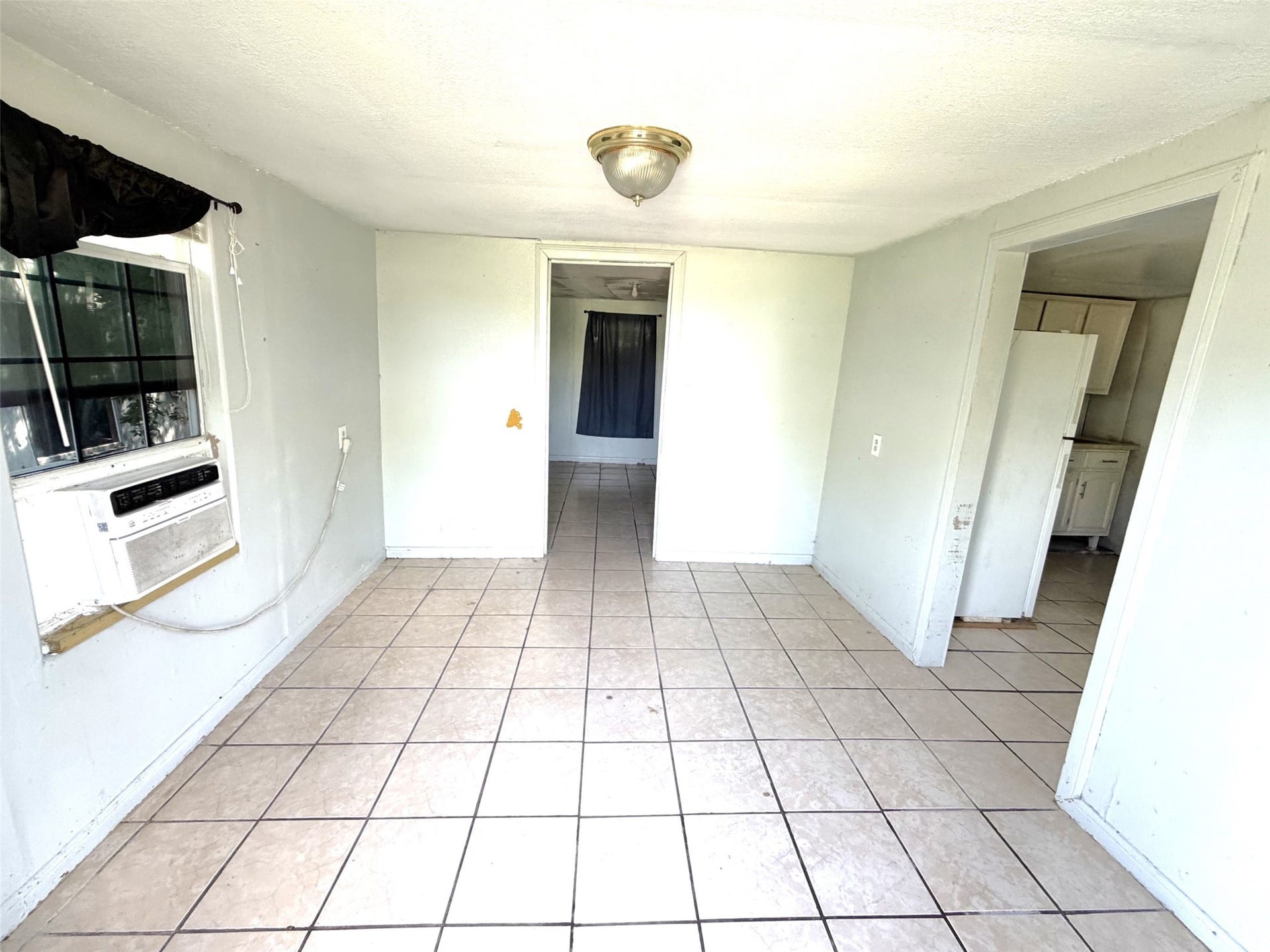 209 S Avenue C, Freeport, TX 77541 Step into the living area.