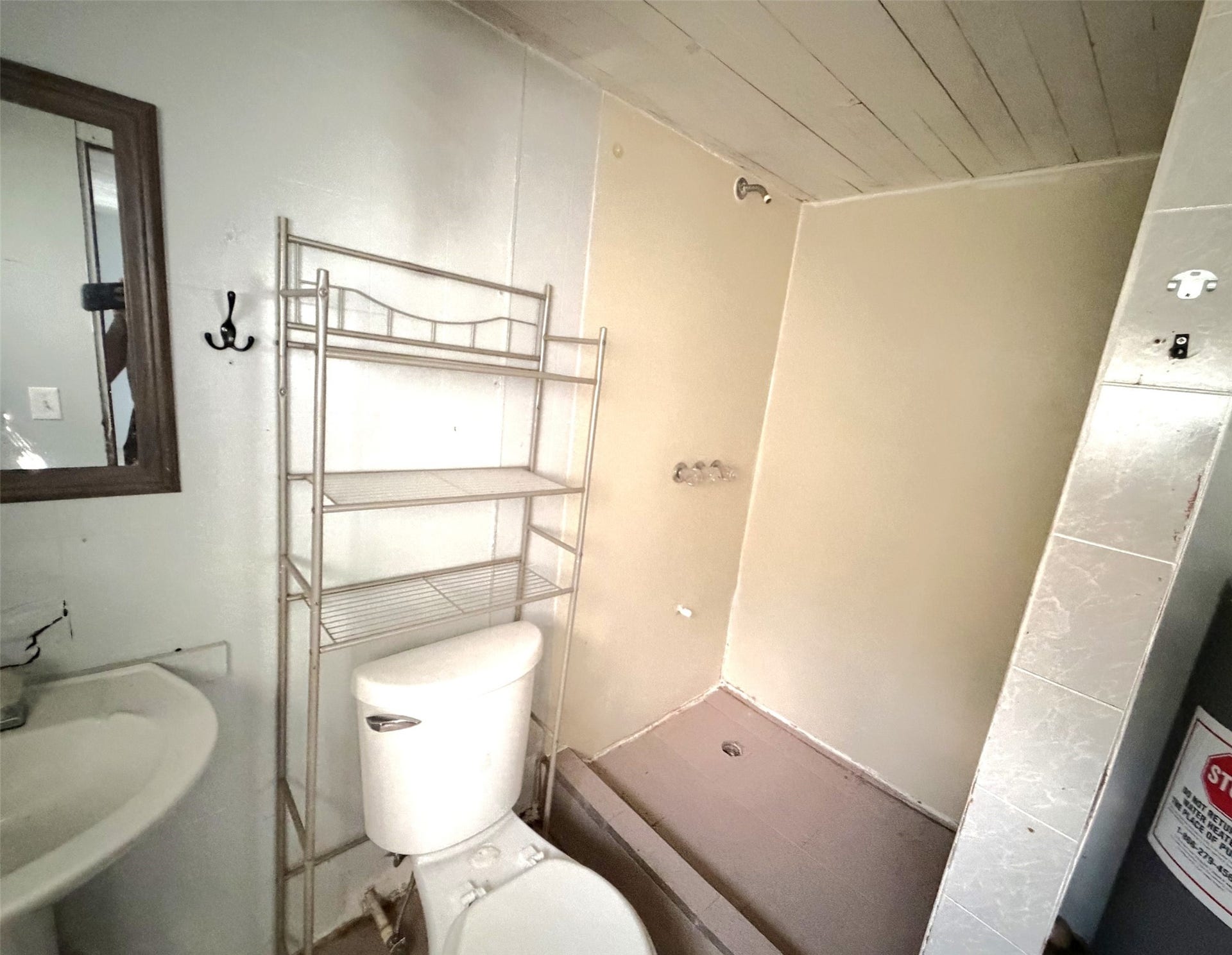 209 S Avenue C, Freeport, TX 77541 Bathroom of the second house.