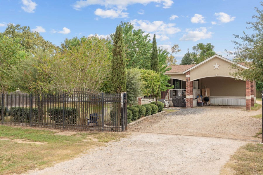 Property photo for 16320 Summit Oaks Drive, Conroe, TX