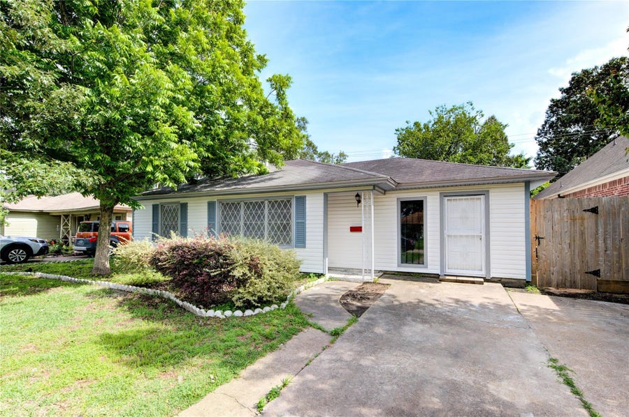 Property photo for 6919 Schiller Street, Houston, TX
