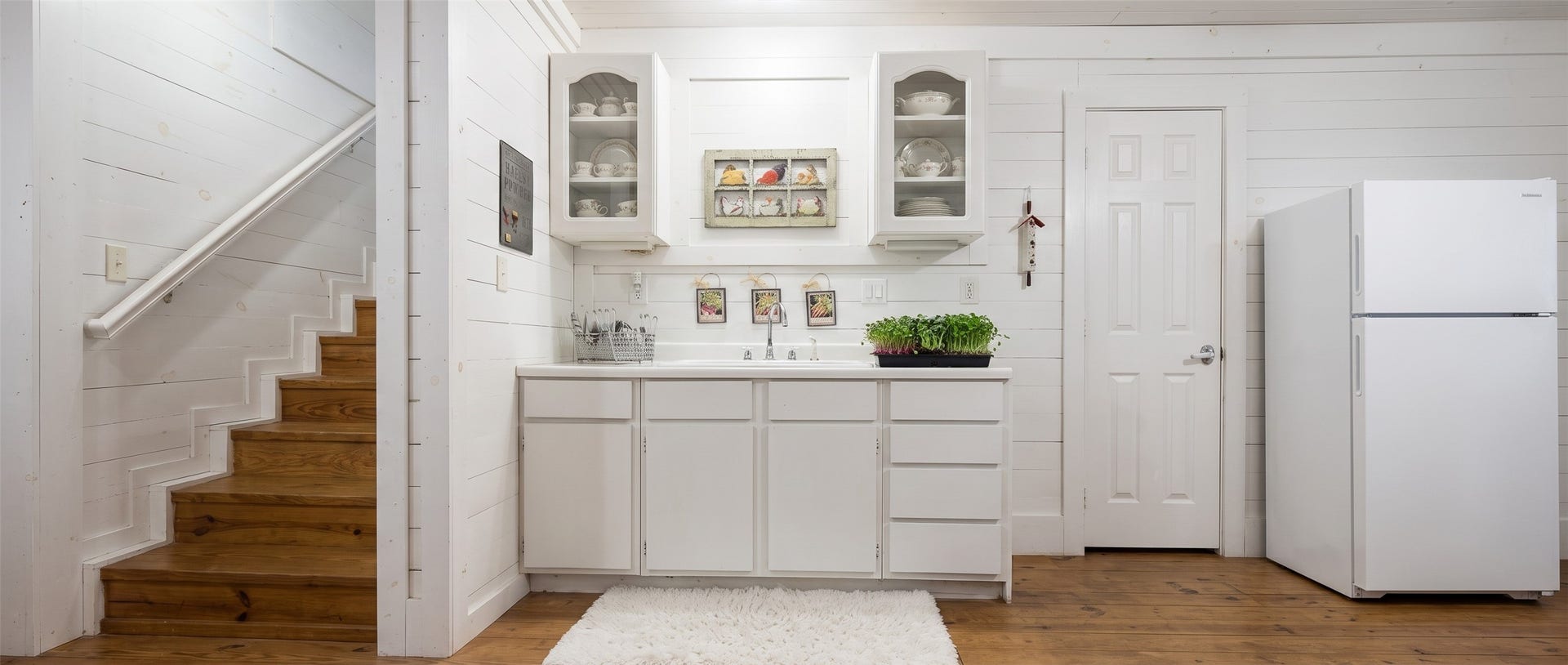 28207 Dobbin Huffsmith Road, Magnolia, TX 77354 virtual staging-dishes