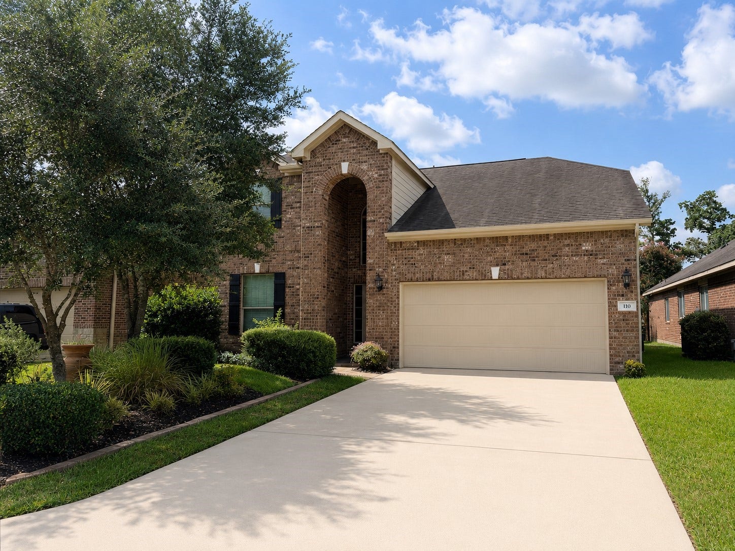 110 N Hawkhurst Circle, The Woodlands, TX 77354 110 N Hawkhurst Circle, The Woodlands, TX 77354