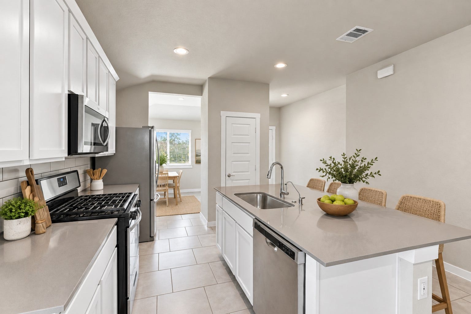 7510 Keystone Blossom Trail, Richmond, TX 77407 Stainless Steel Appliances, Side by Side Frig, Washer & Dryer all included!