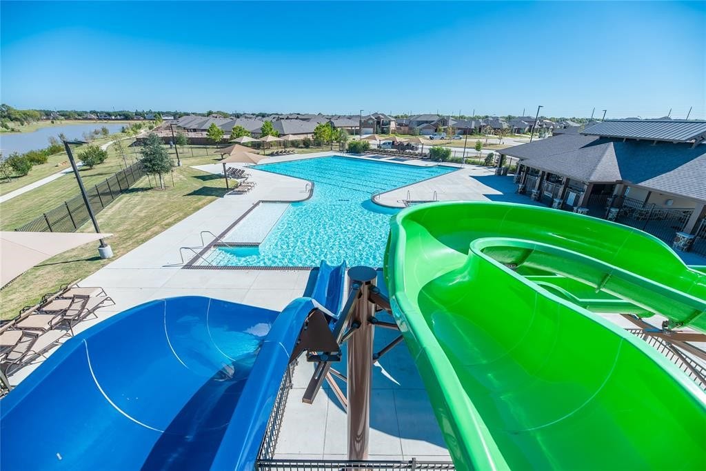 7510 Keystone Blossom Trail, Richmond, TX 77407 What a blast just minutes from your home!