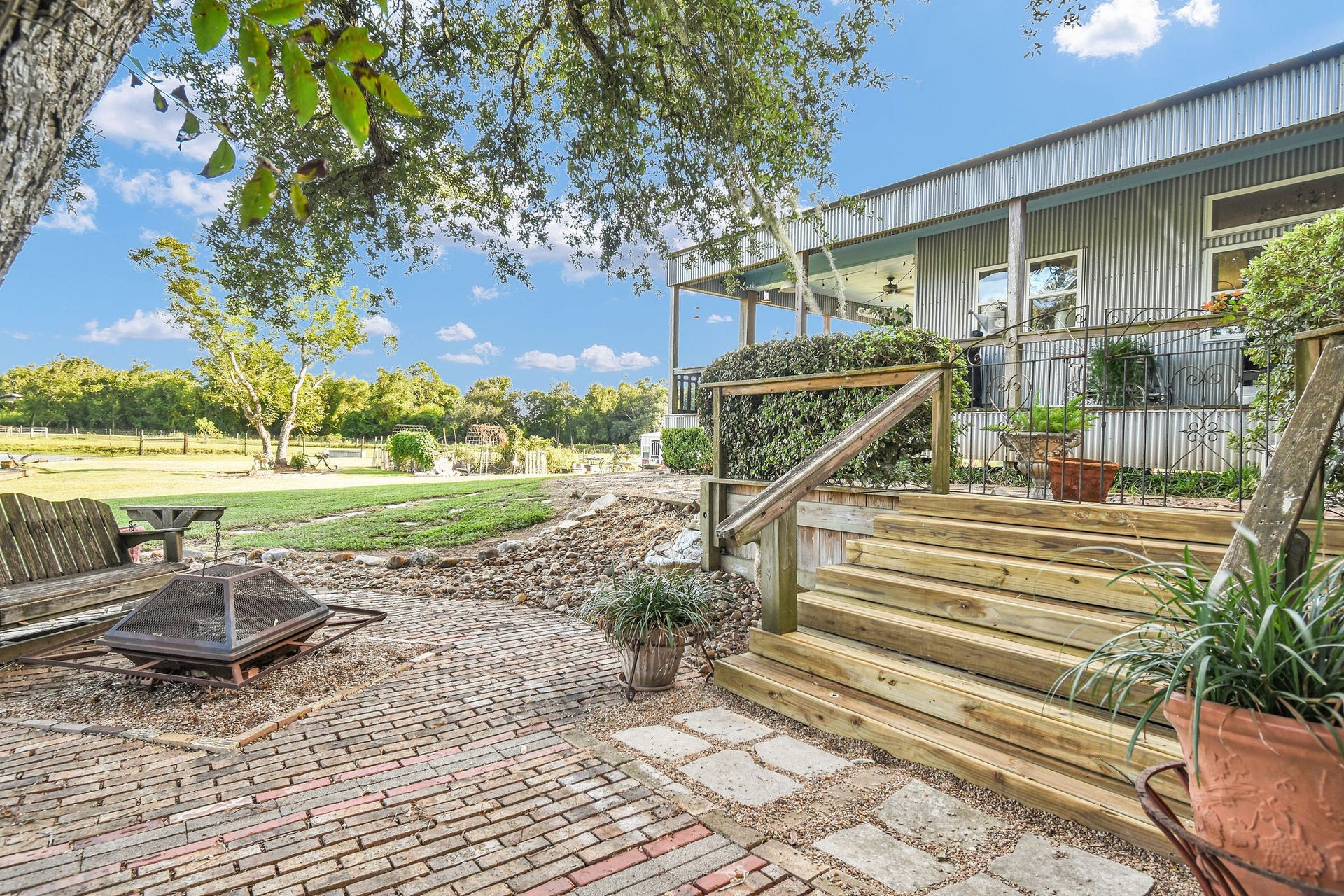 817 County Road 432, Brazoria, TX 77422 817 County Road 432, Brazoria, TX 77422