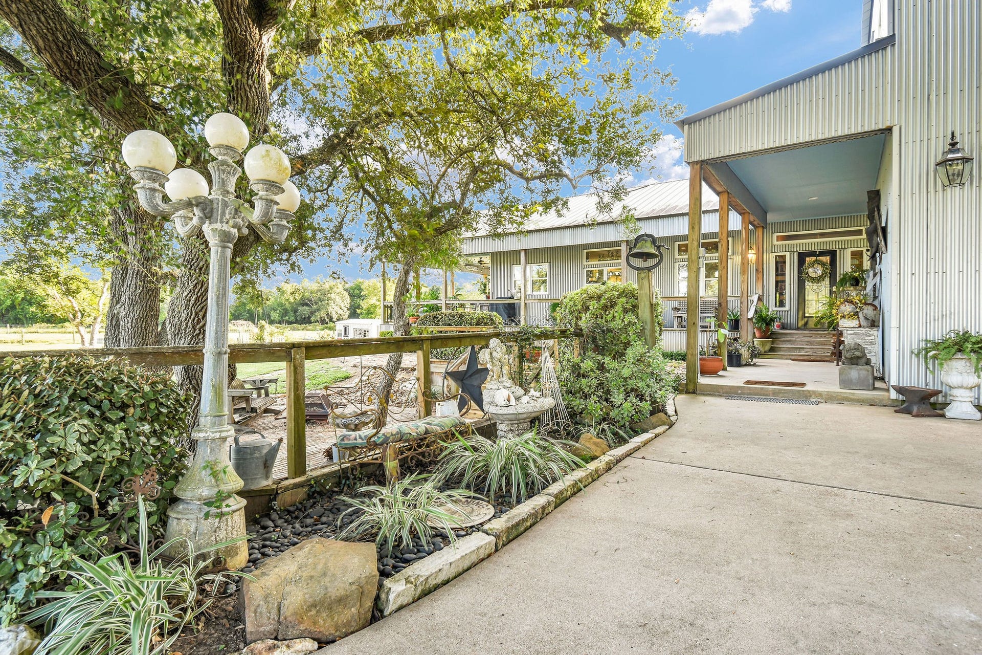 817 County Road 432, Brazoria, TX 77422 817 County Road 432, Brazoria, TX 77422