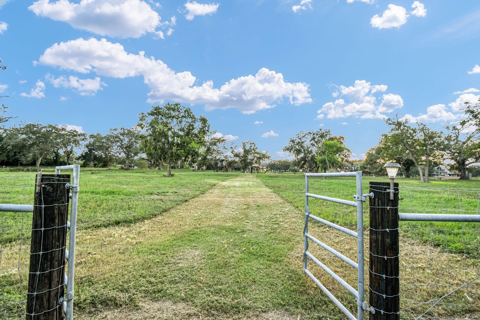 817 County Road 432, Brazoria, TX 77422 817 County Road 432, Brazoria, TX 77422