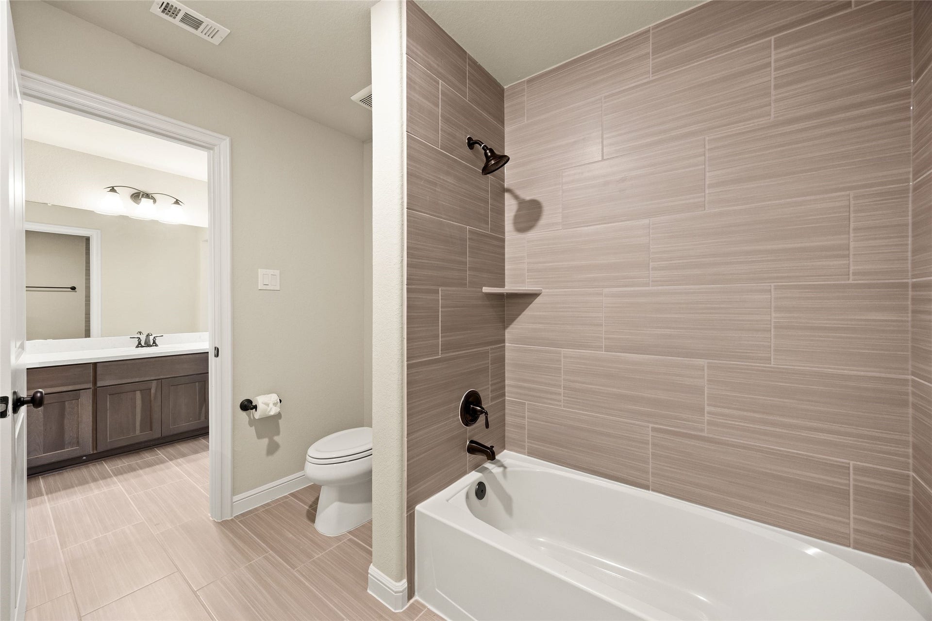 28119 Rockhill Drive, Spring, TX 77386 Upstairs Bath 2
