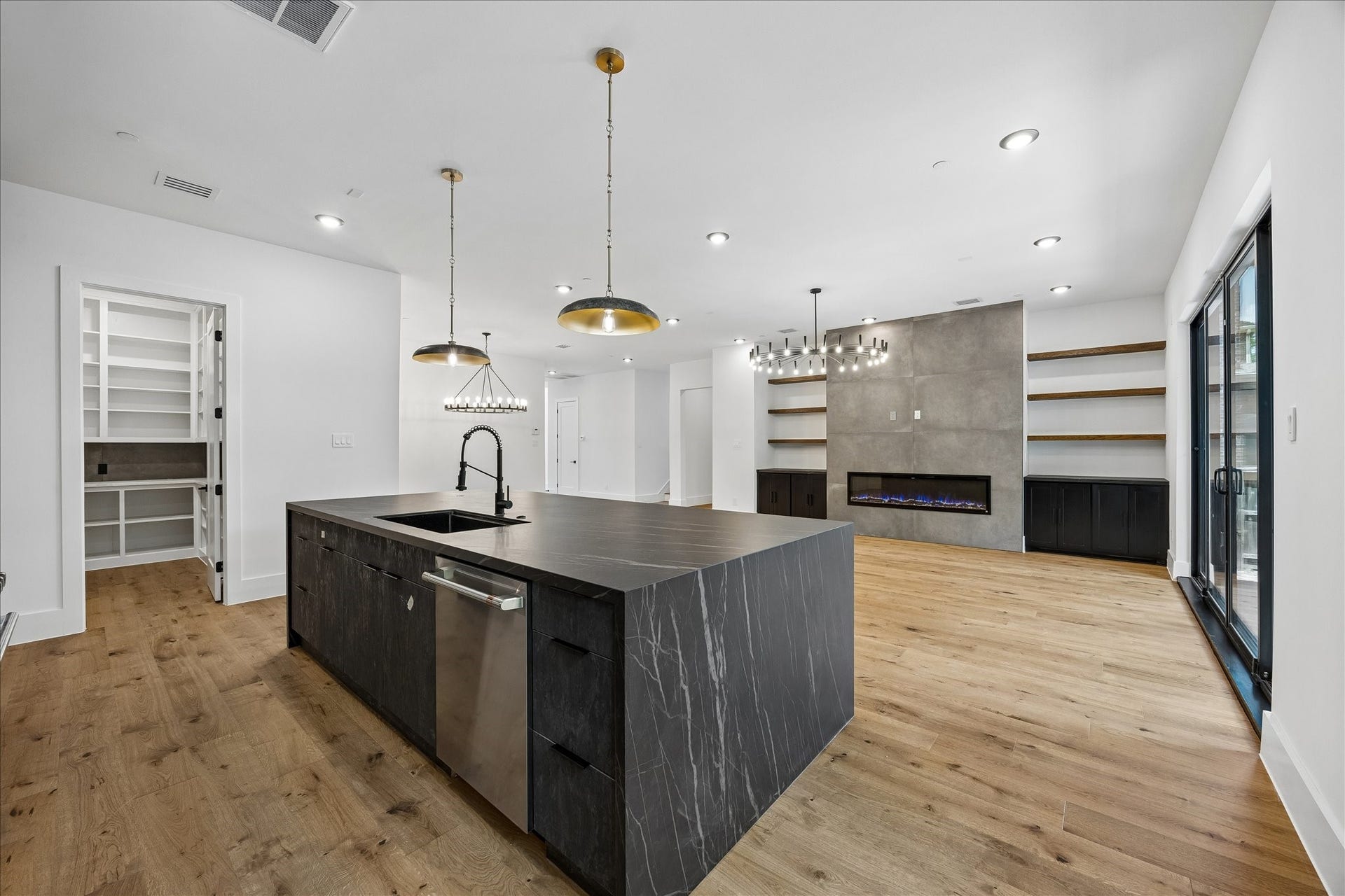 4629 Pine Street, Bellaire, TX 77401 4629 Pine Street, Bellaire, TX 77401