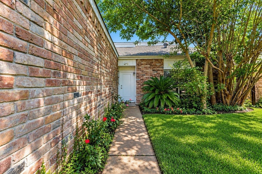 Property photo for 13307 Robinglen Drive, Houston, TX
