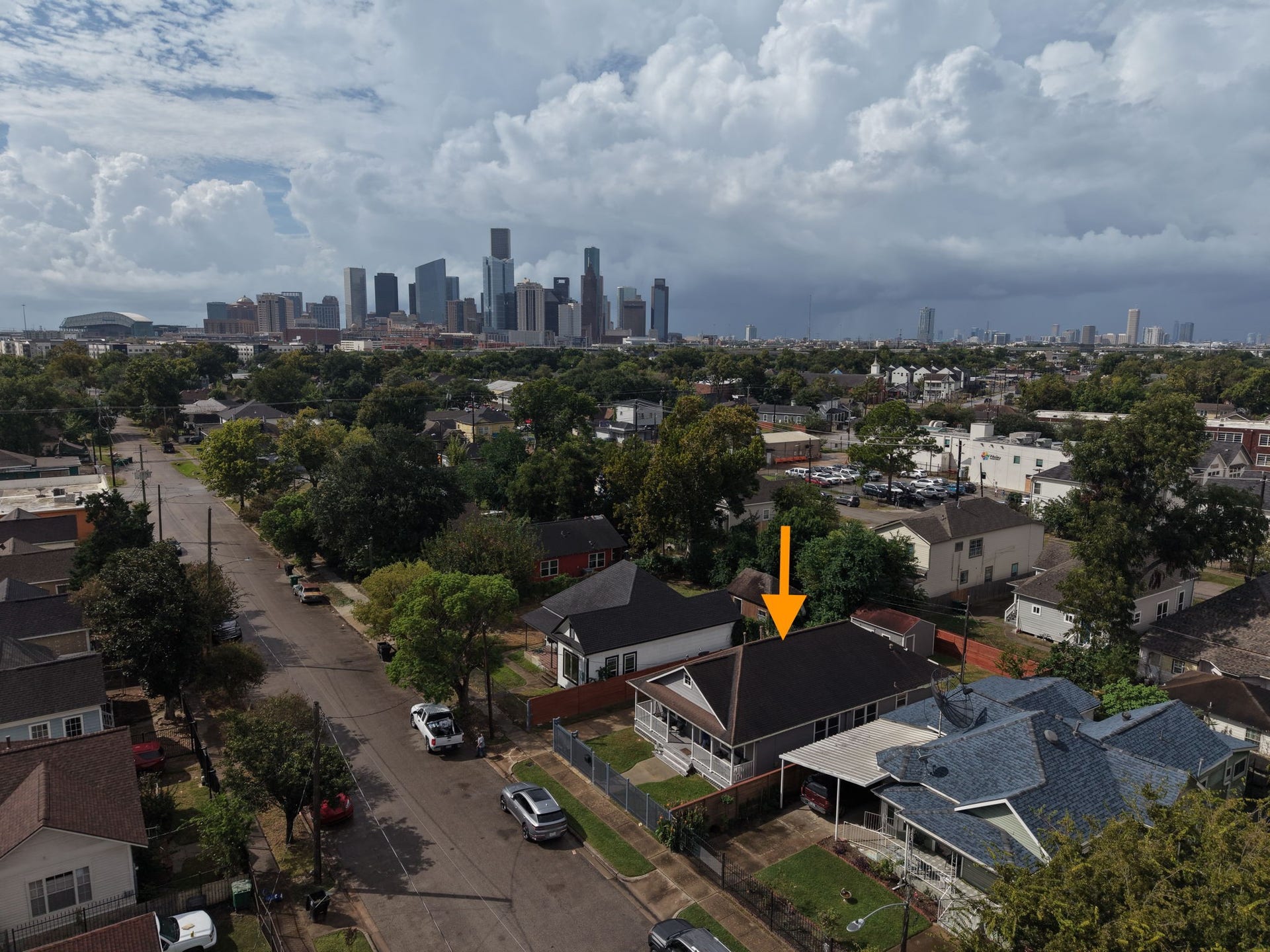 1917 Chapman Street, Houston, TX 77009 Minutes from downtown Houston, this home offers the perfect balance of urban convenience and residential comfort.