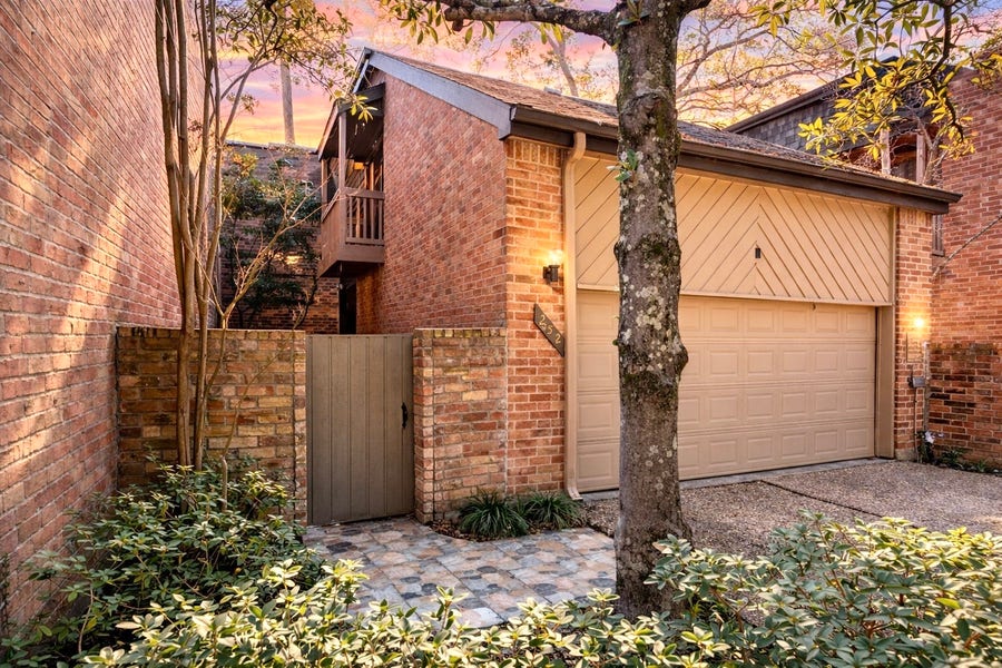 Property photo for 252 Sugarberry Circle, Houston, TX