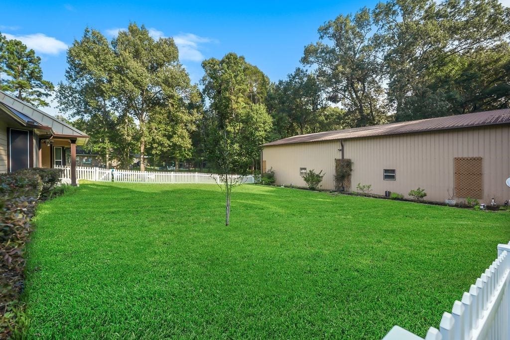 28235 Lazy Rock Drive, Houston, TX 77336 45x70 shop with two offices. Great for your home-based business!