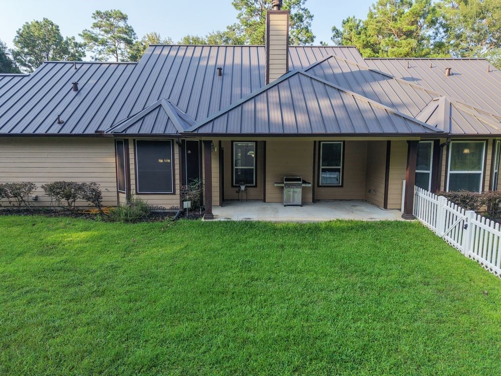 28235 Lazy Rock Drive, Houston, TX 77336 The covered back porch is ready for your gas grill