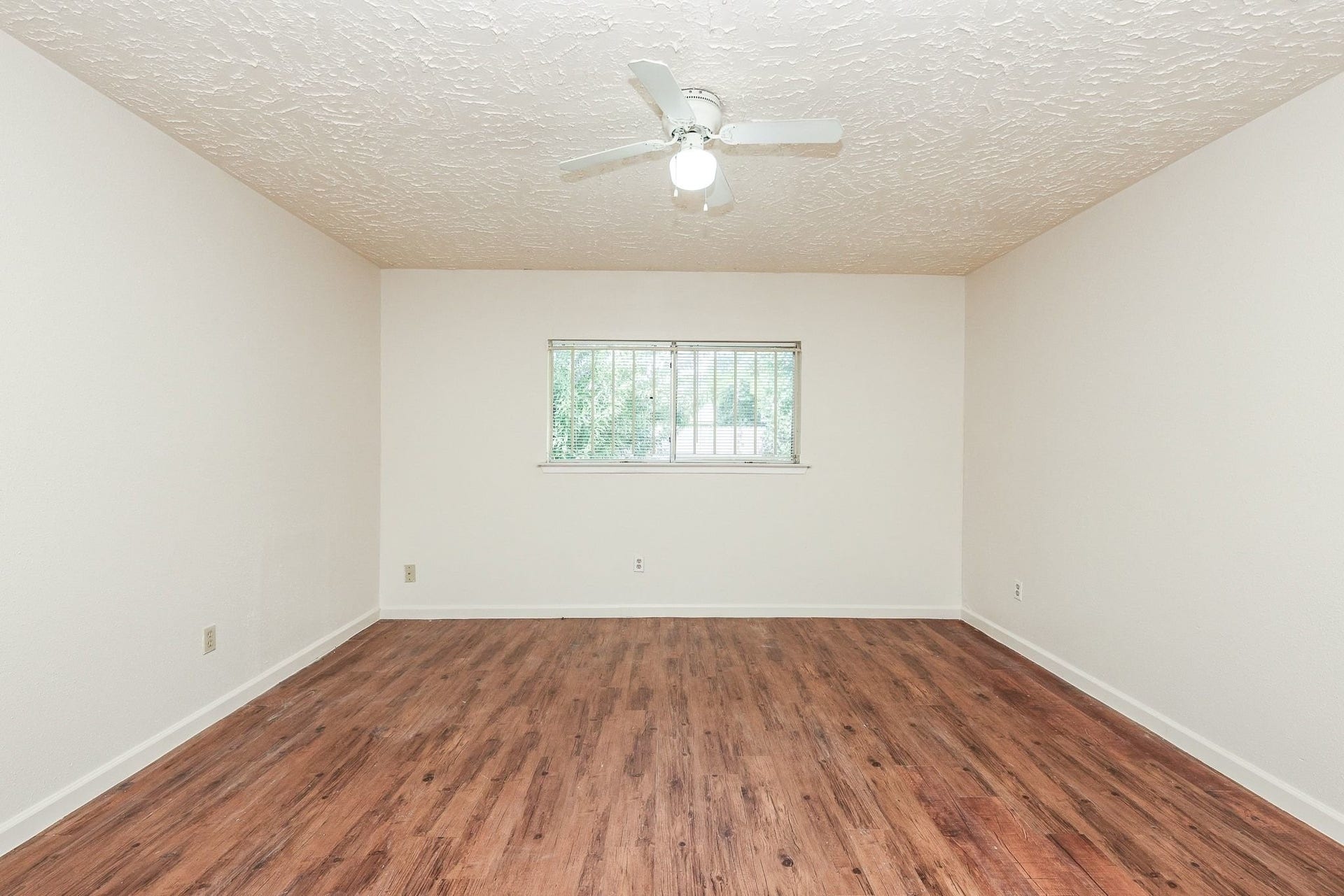 10907 Allison Bend Court, Houston, TX 77086 Master bedroom