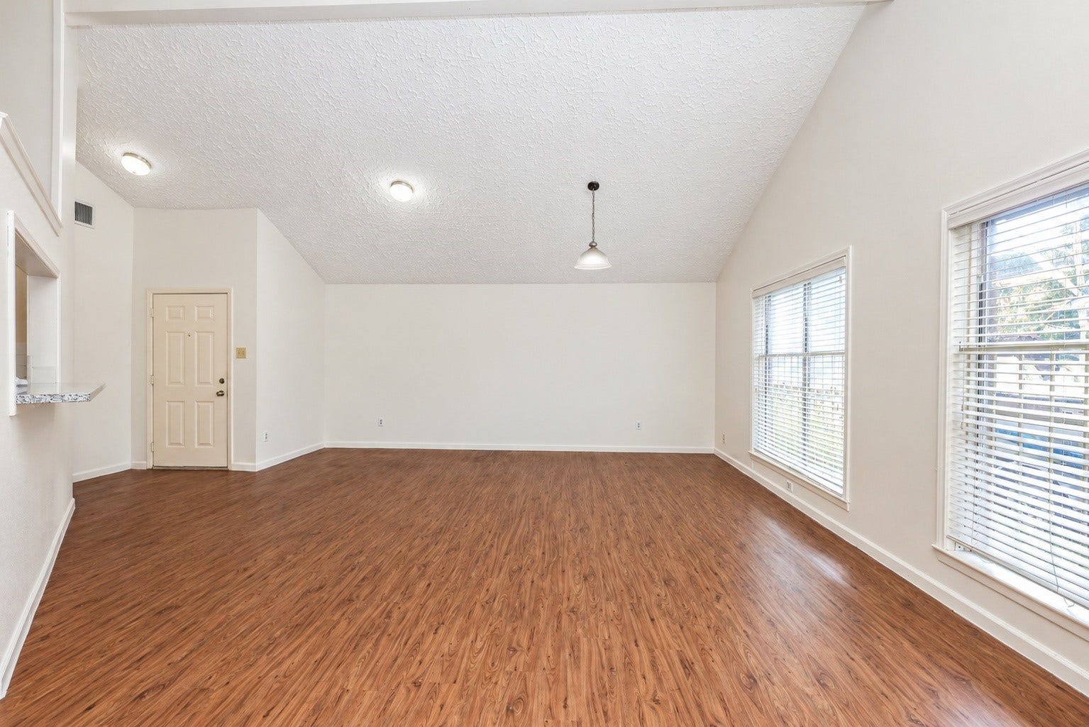 10907 Allison Bend Court, Houston, TX 77086 Tons of natural light
