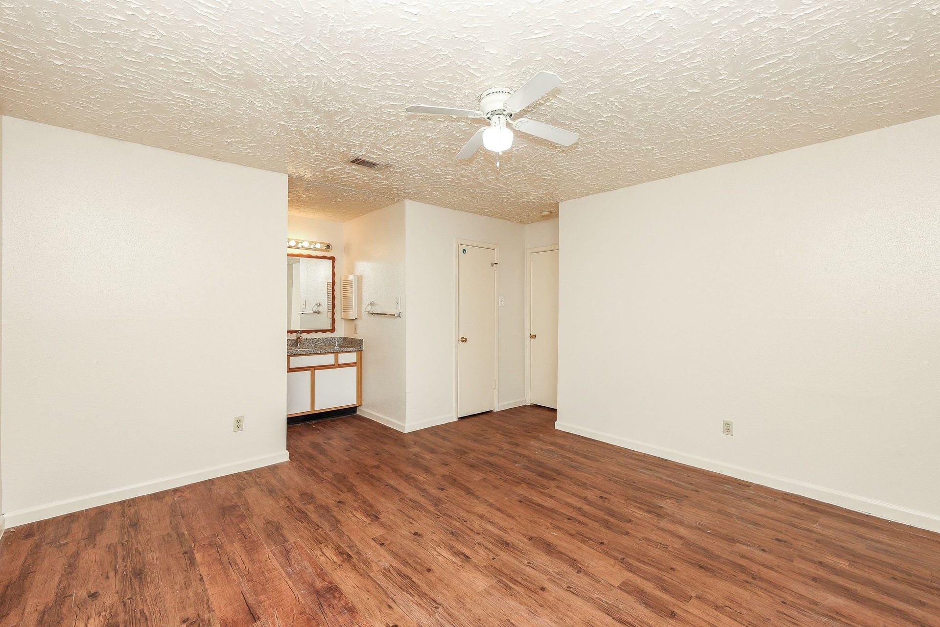 10907 Allison Bend Court, Houston, TX 77086 Master bedroom
