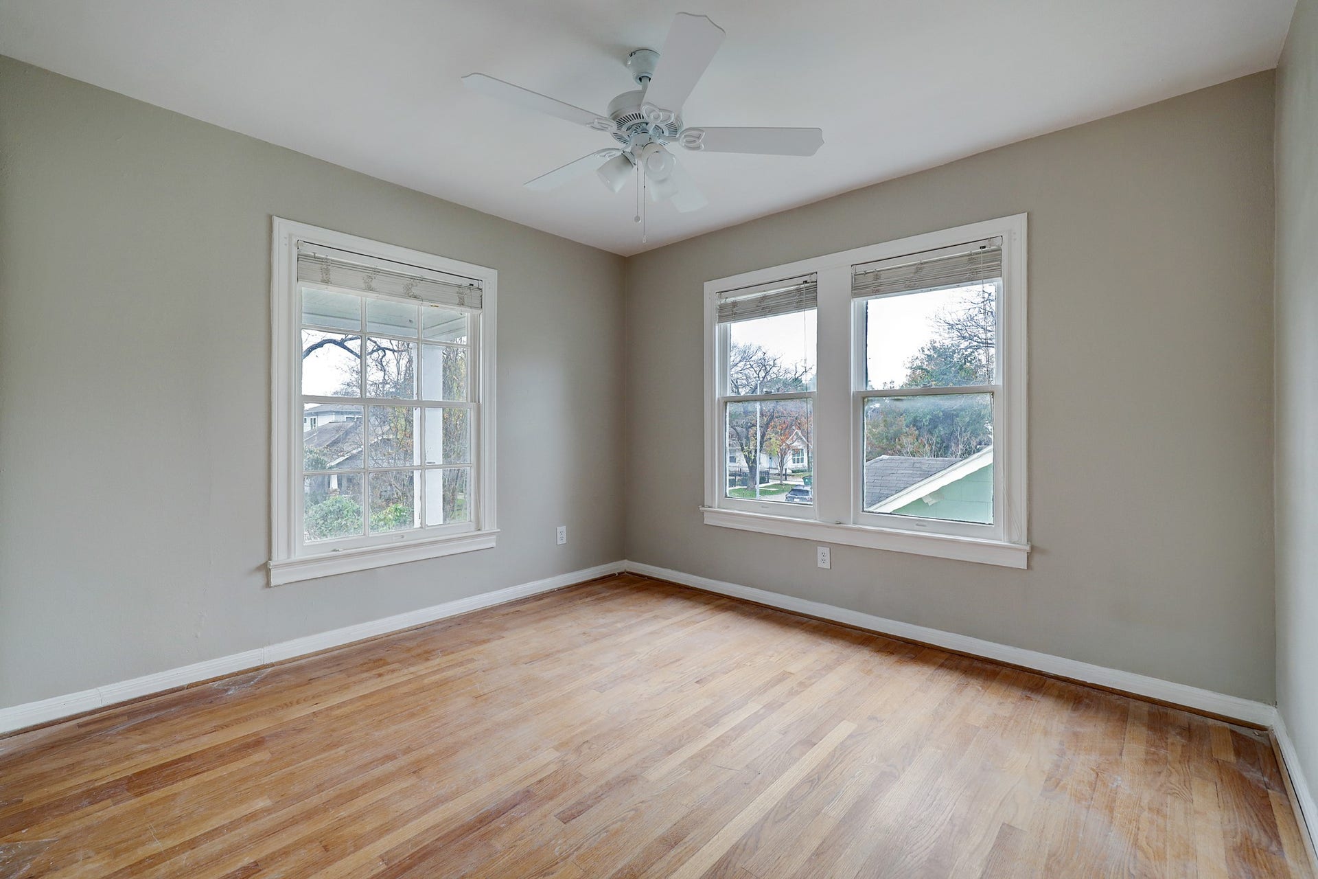 827 Le Green St, Houston, TX 77008 827 Le Green St, Houston, TX 77008