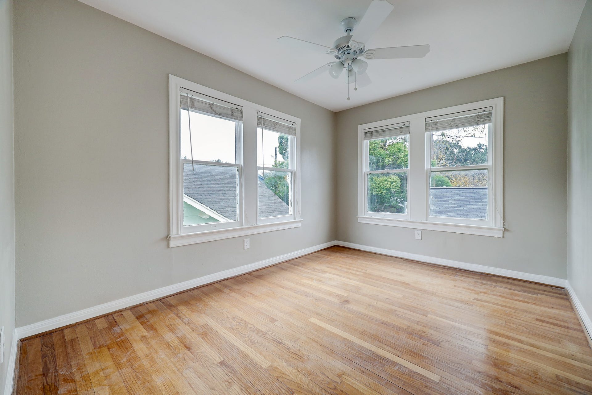 827 Le Green St, Houston, TX 77008 Two secondary bedrooms upstairs