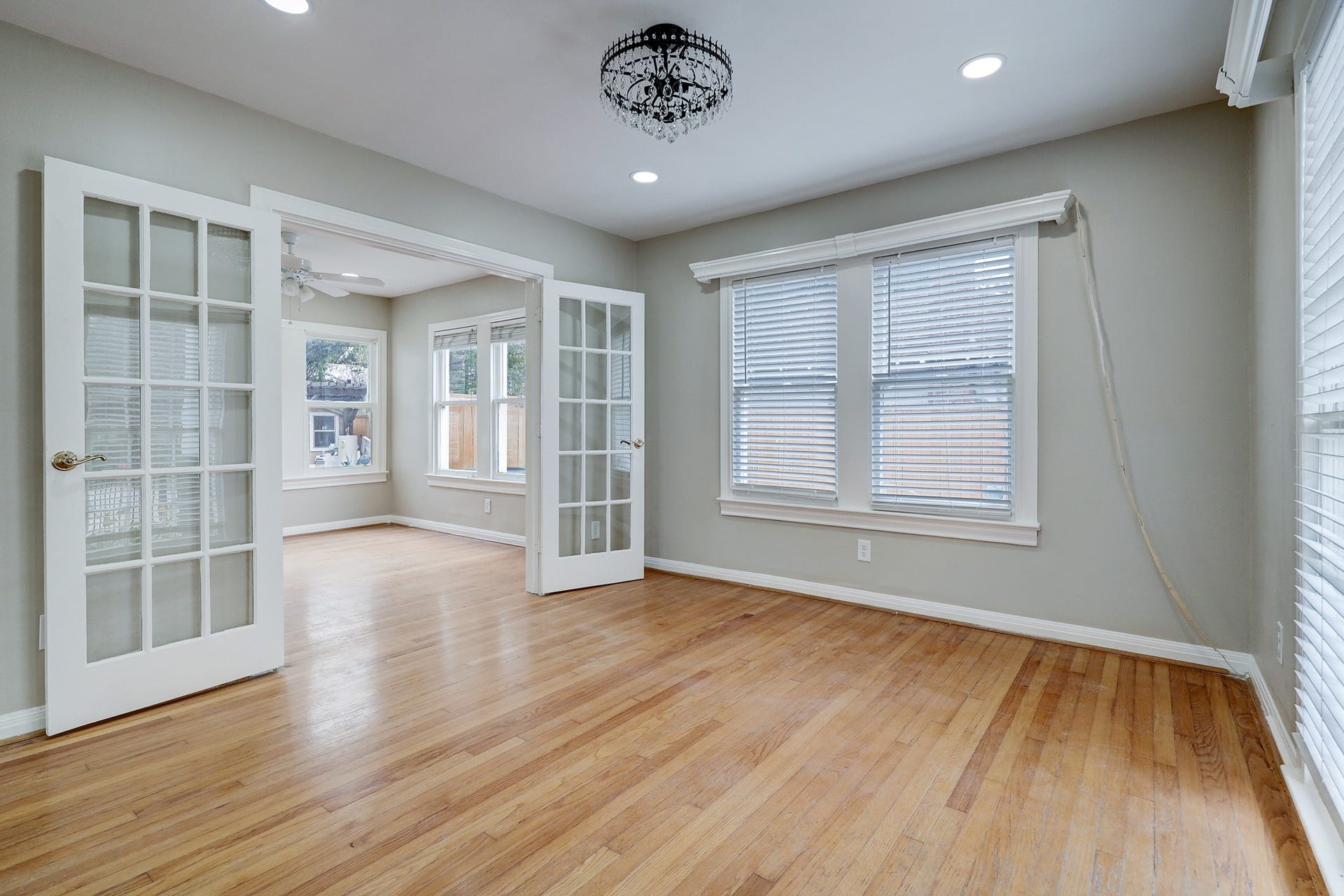 827 Le Green St, Houston, TX 77008 Dining area can accommodate any size dining table you want