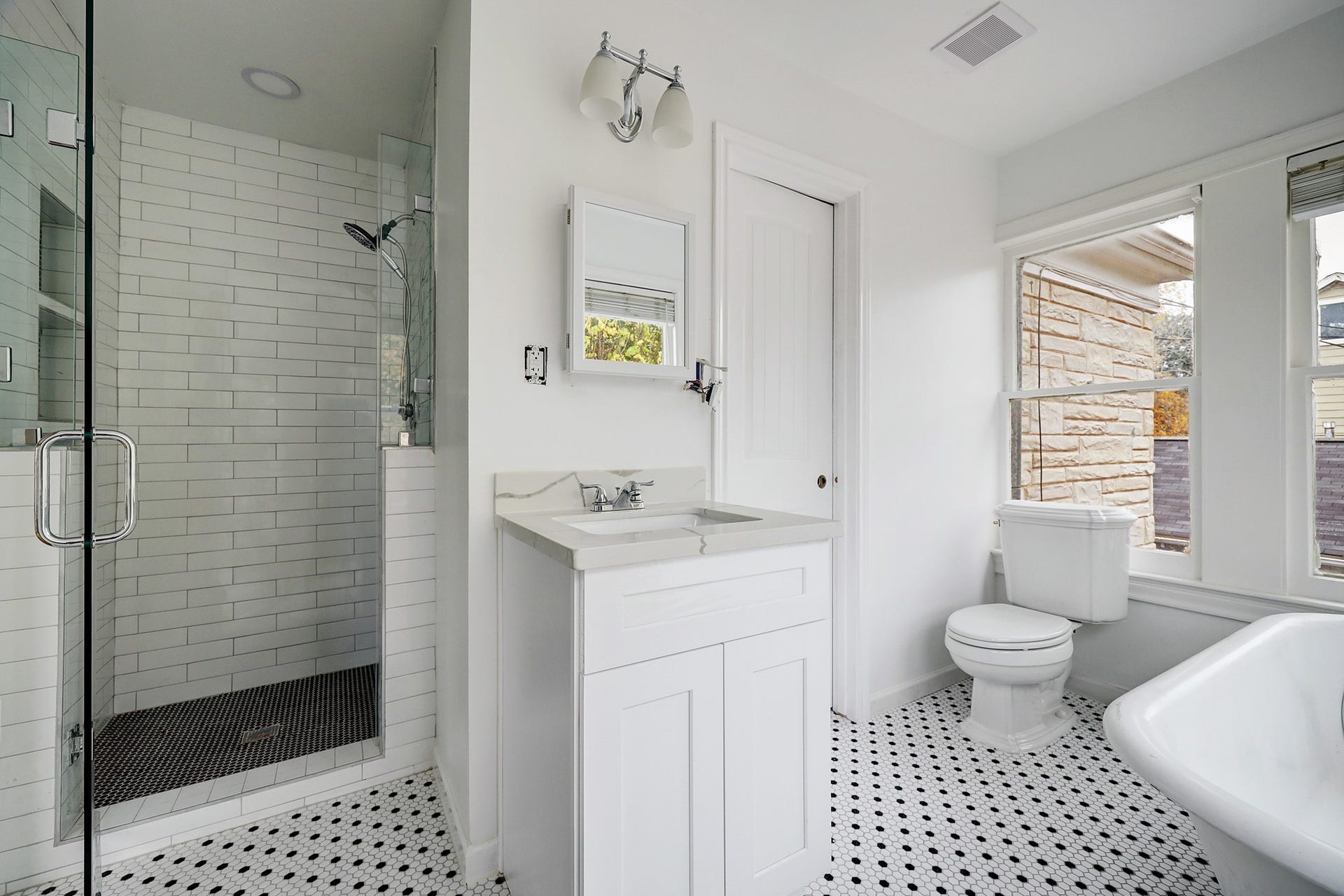 827 Le Green St, Houston, TX 77008 New primary bath also features walk-in shower