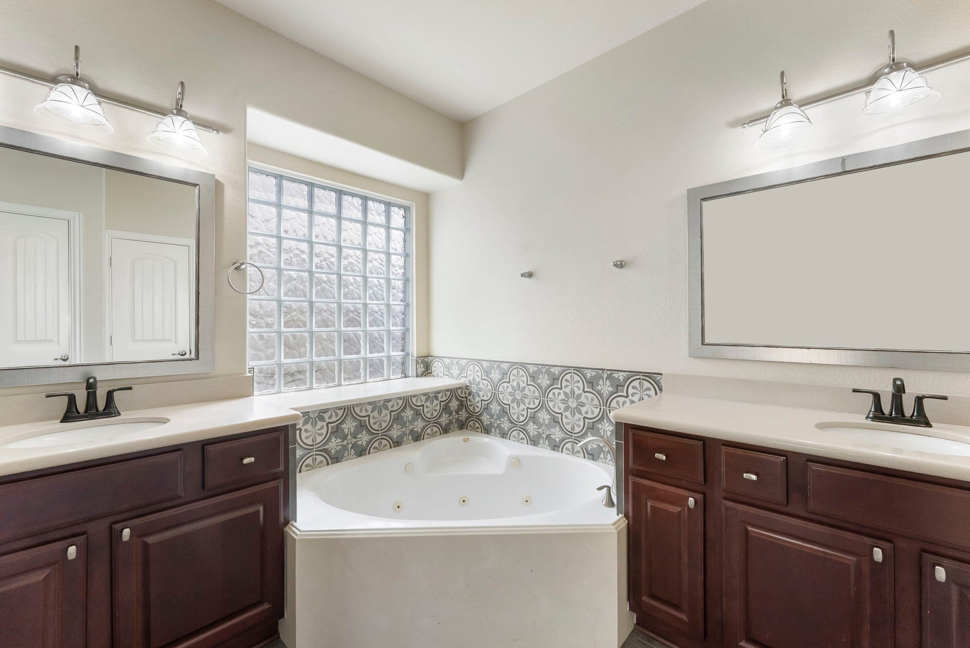 431 Hendricks Forest Lane, Conroe, TX 77384