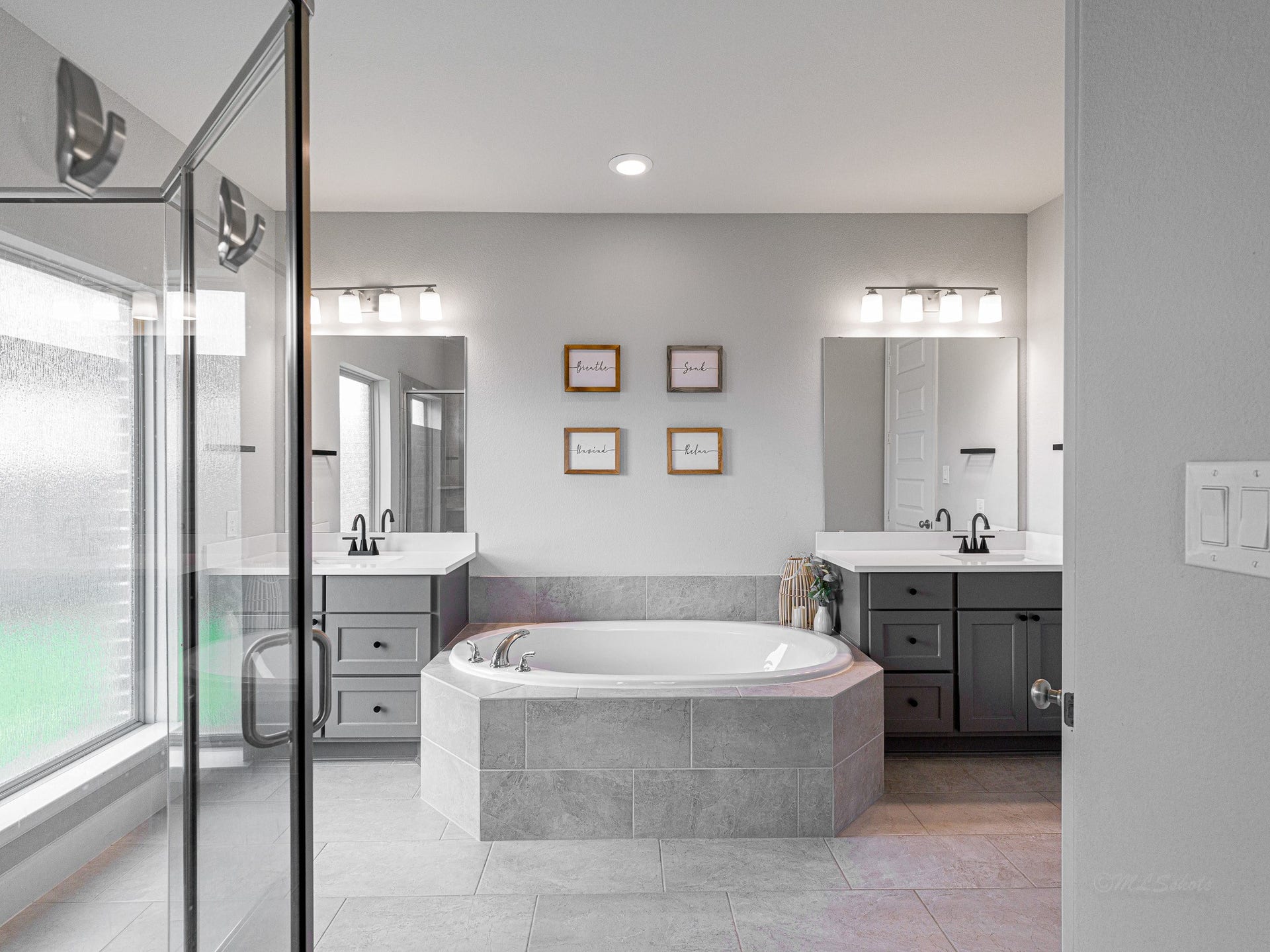 608 Malibu Pines Drive, Katy, TX 77493 Primary en-suite bathroom with large soaking tub separate sink areas.