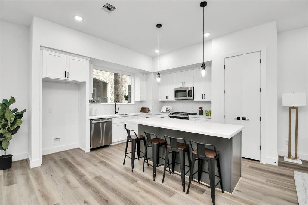 4804 Elysian Street, #D, Houston, TX 77009 4804 Elysian Street, #D, Houston, TX 77009