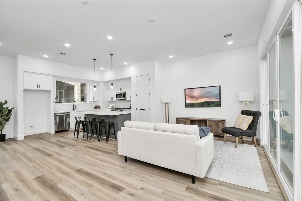 4804 Elysian Street, #D, Houston, TX 77009 4804 Elysian Street, #D, Houston, TX 77009