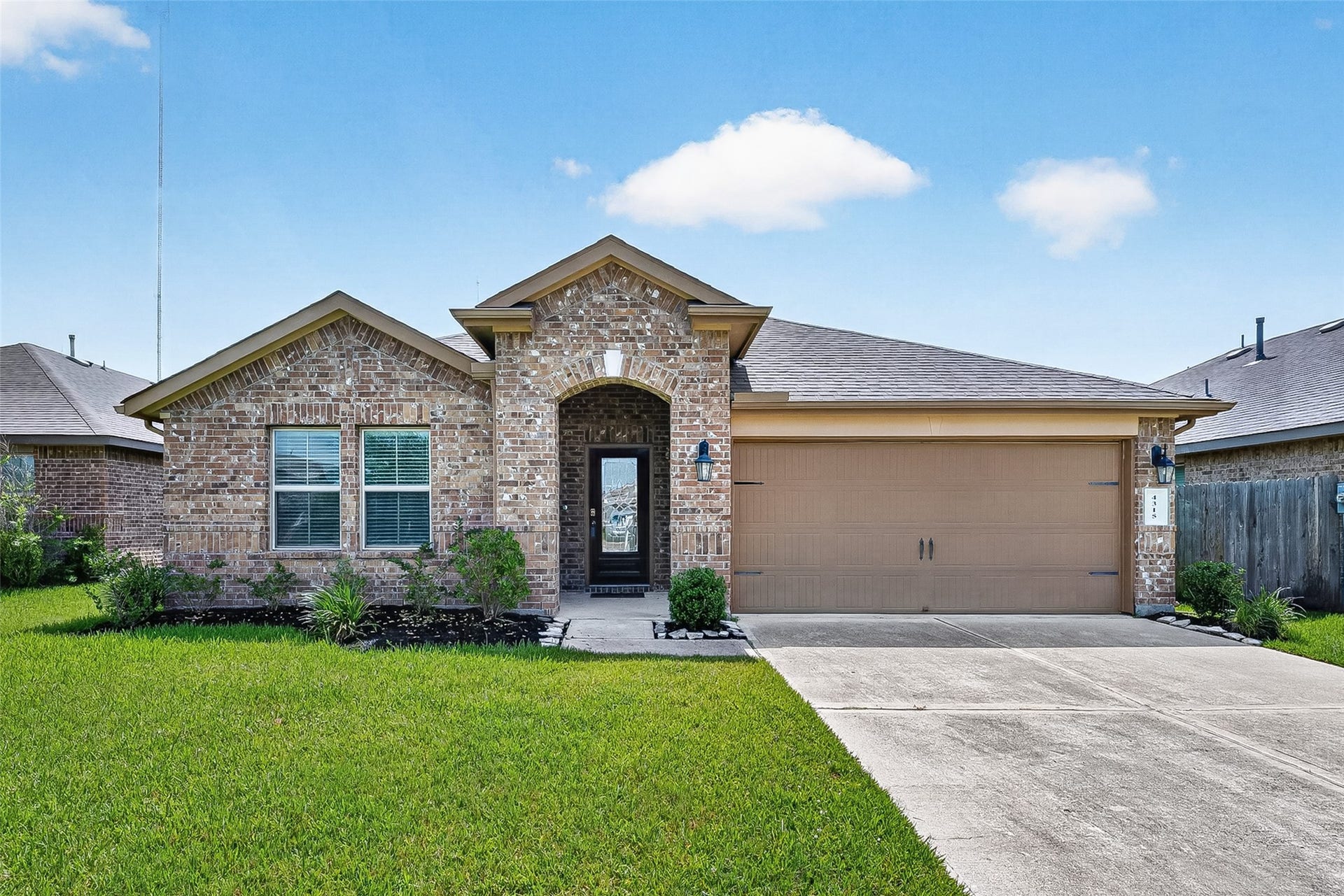 4315 Stillwater Valley Court, Missouri City, TX 77459 The Day Team is proud to present 4315 Stillwater Valley Ct.