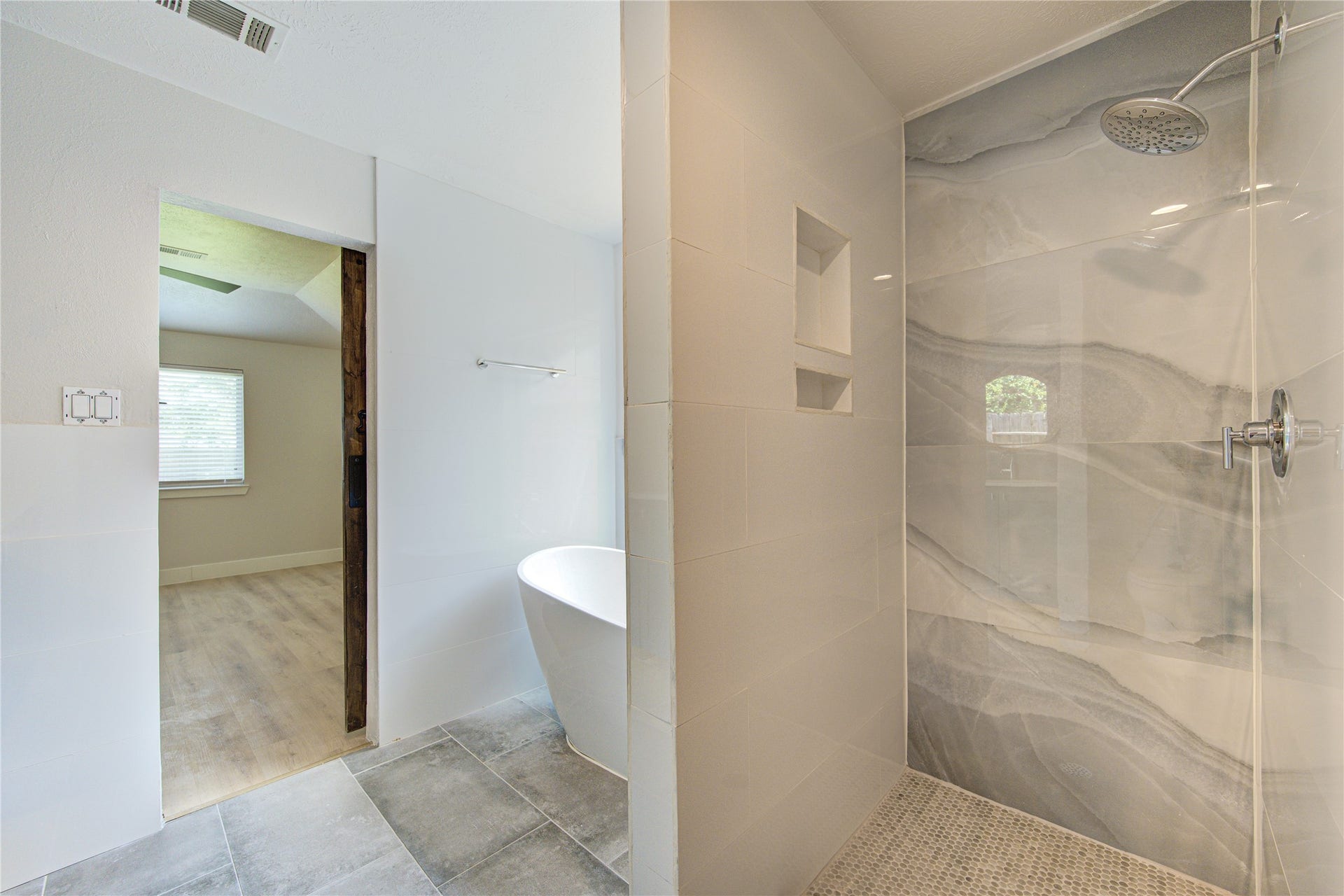 4931 Lake Catherine Court, Richmond, TX 77407 Shower door to be installed