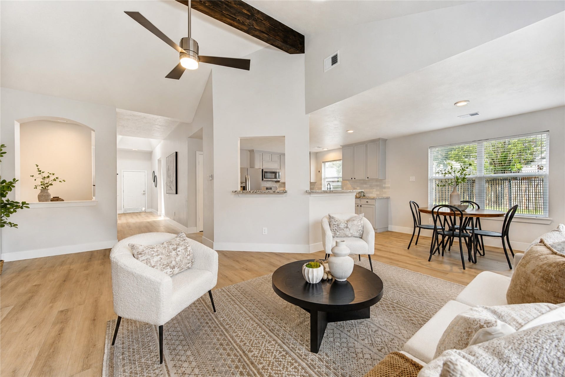 4931 Lake Catherine Court, Richmond, TX 77407 Everyday living in this bright, open-concept space, where soaring ceilings and seamless connections between the living room, kitchen and breakfast area make gathering and entertaining feel effortless