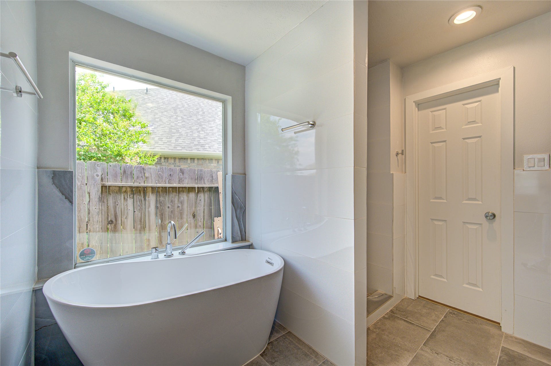 4931 Lake Catherine Court, Richmond, TX 77407 Freestanding soaking tub, with handheld rinsing sprayer