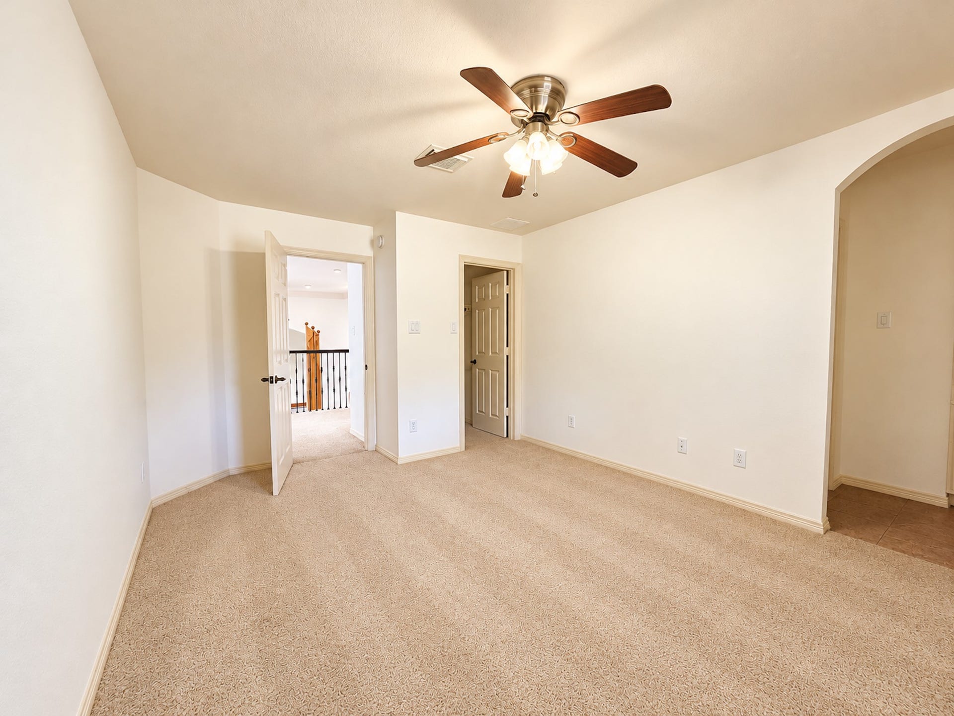 2514 Barcelona Way, League City, TX 77573 Upstair bedroom 1
