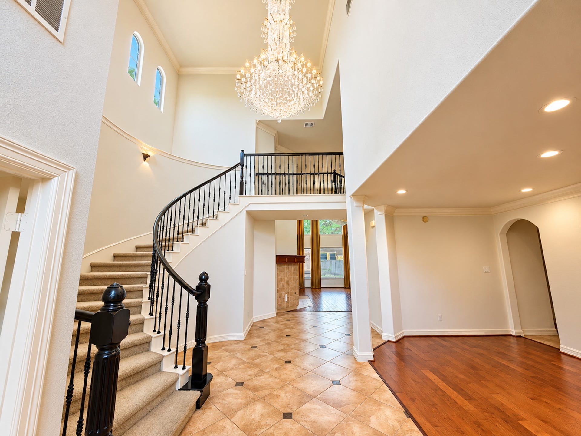 2514 Barcelona Way, League City, TX 77573 Two-story foyer with curved staircase and crystal chandelier.