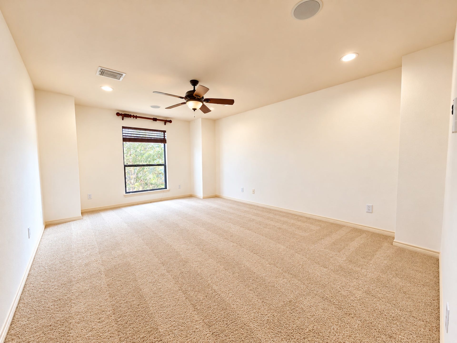 2514 Barcelona Way, League City, TX 77573 Upstair bedroom 4