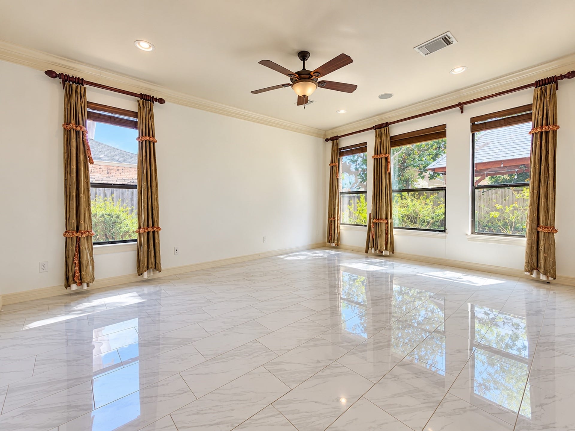 2514 Barcelona Way, League City, TX 77573 2514 Barcelona Way, League City, TX 77573