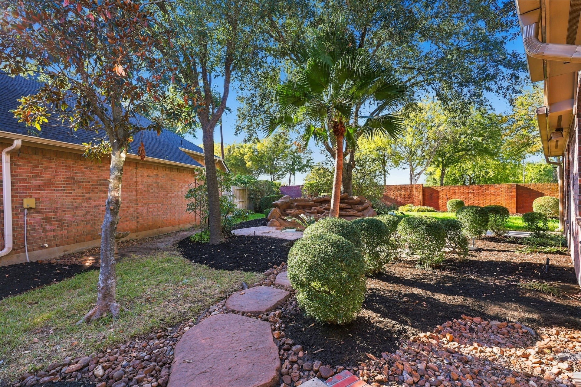 1931 Auburn Trail, Sugar Land, TX 77479 1931 Auburn Trail, Sugar Land, TX 77479