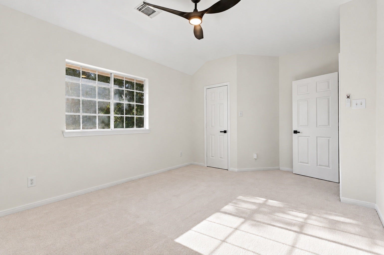 1931 Auburn Trail, Sugar Land, TX 77479 Alternate angle of bedroom 2.