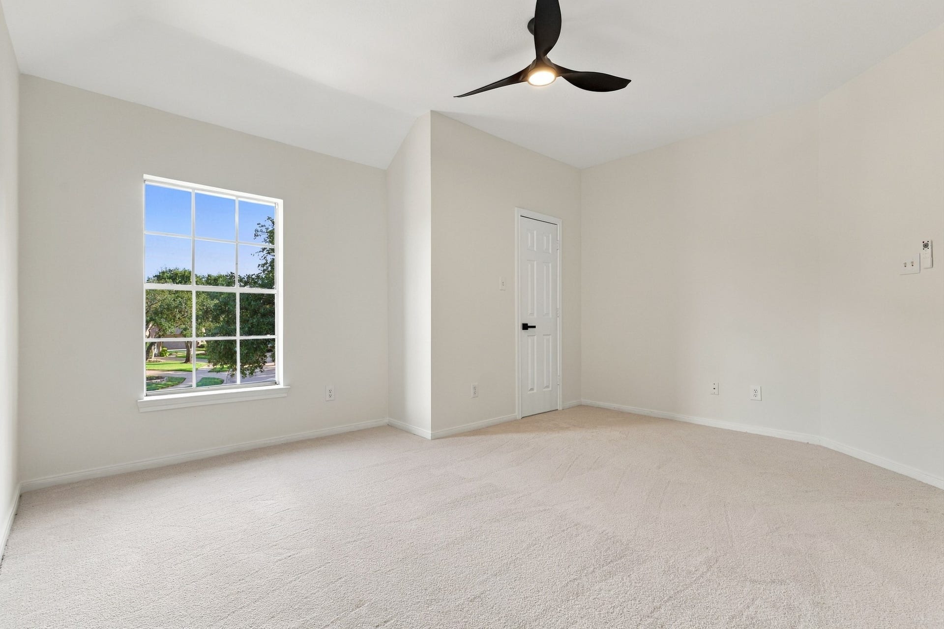 1931 Auburn Trail, Sugar Land, TX 77479 Alternate angle of bedroom 3.