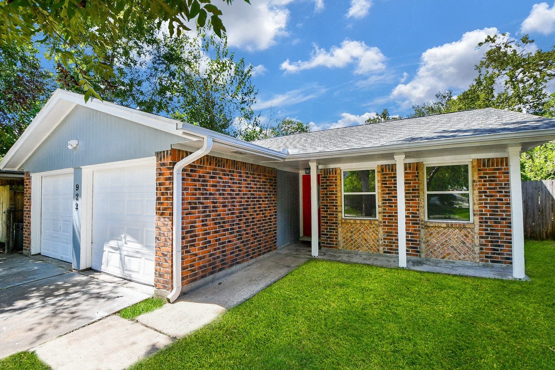 922 Bacliff Drive, Bacliff, TX 77518 New Paint and New Roof! The house has the big-ticket items already completed. Just move in and enjoy living here for years to come!