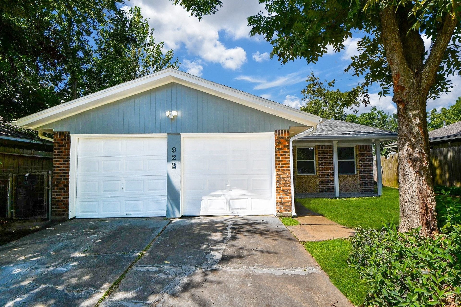 922 Bacliff Drive, Bacliff, TX 77518 This traditional style home is the perfect fit for you and what you have been searching for. This home checks all the boxes!